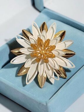 1966 Sarah Coventry Water Lily Brooch